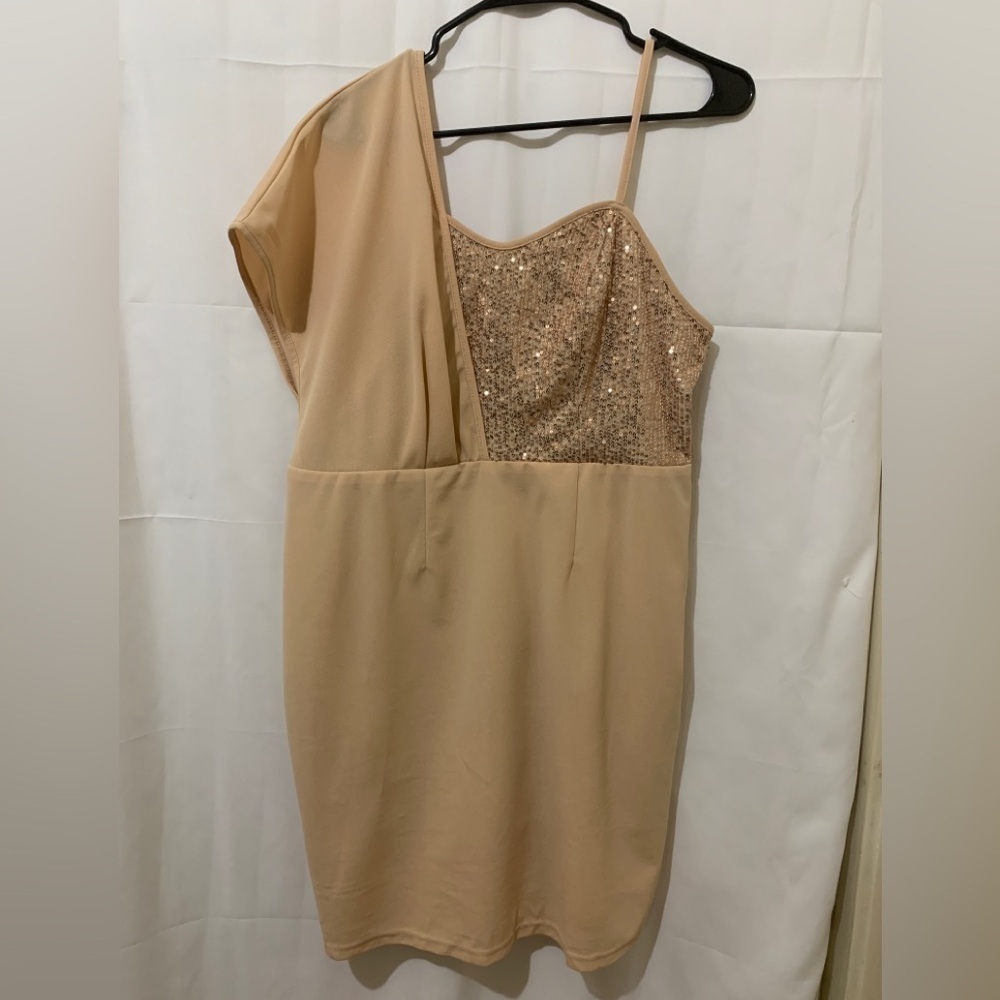 3/$28❤️SHEIN CURVE TAN MINIDRESS WITH SEQUENCE SIZE 0XL
